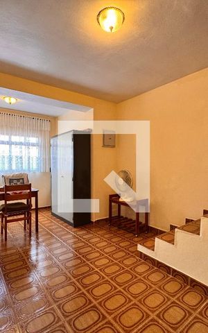 Casa à venda com 212m², 4 quartos e 2 vagas Casa à venda com 212m², 4 quartos e 2 vagasSala edícula