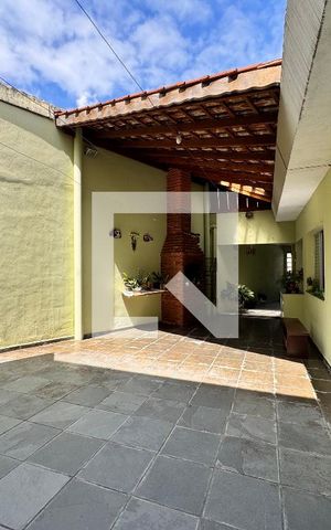 Casa à venda com 212m², 4 quartos e 2 vagas Casa à venda com 212m², 4 quartos e 2 vagasQuintal