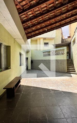 Casa à venda com 212m², 4 quartos e 2 vagas Casa à venda com 212m², 4 quartos e 2 vagasQuintal