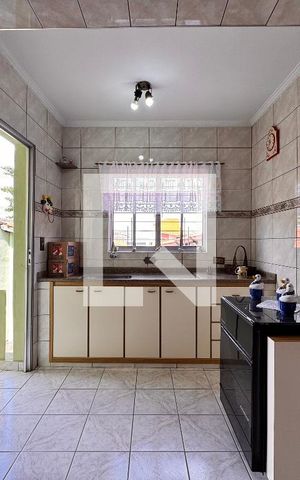 Casa à venda com 212m², 4 quartos e 2 vagas Casa à venda com 212m², 4 quartos e 2 vagasCozinha edícula