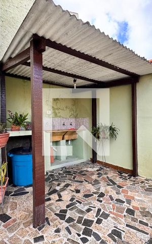 Casa à venda com 212m², 4 quartos e 2 vagas Casa à venda com 212m², 4 quartos e 2 vagasLavanderia da edícula