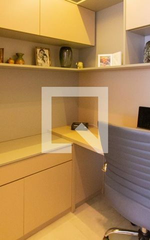 Apartamento à venda com 123m², 3 quartos e 3 vagas Apartamento à venda com 123m², 3 quartos e 3 vagasQuarto de Serviço