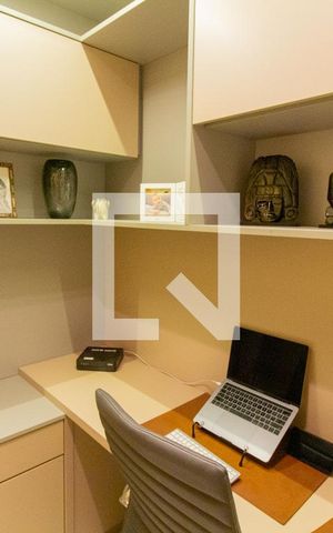 Apartamento à venda com 123m², 3 quartos e 3 vagas Apartamento à venda com 123m², 3 quartos e 3 vagasQuarto de Serviço