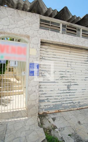 Casa à venda com 200m², 3 quartos e 6 vagasPlaca