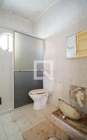 Casa à venda com 200m², 3 quartos e 6 vagasBanheiro 1