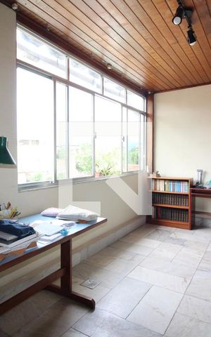 Casa de condomínio à venda com 251m², 4 quartos e 2 vagasQuarto 1 - Escritório da Suíte
