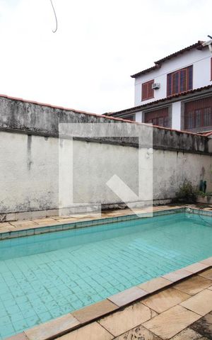 Casa de condomínio à venda com 251m², 4 quartos e 2 vagasPiscina
