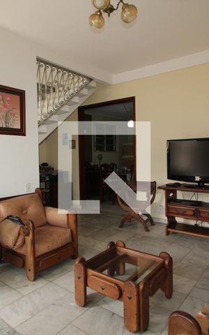 Casa de condomínio à venda com 251m², 4 quartos e 2 vagasSala de TV