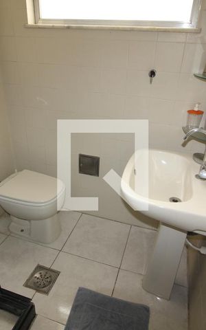 Casa de condomínio à venda com 251m², 4 quartos e 2 vagasQuarto 2 - Banheiro da Suíte