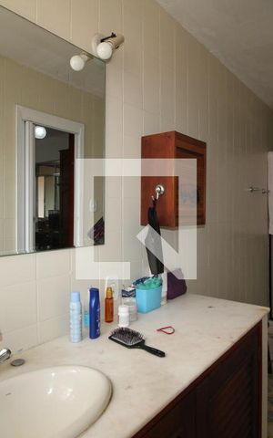 Casa de condomínio à venda com 251m², 4 quartos e 2 vagasQuarto 1 - Banheiro da Suíte