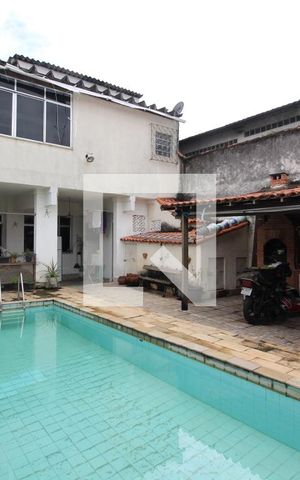 Casa de condomínio à venda com 251m², 4 quartos e 2 vagasPiscina