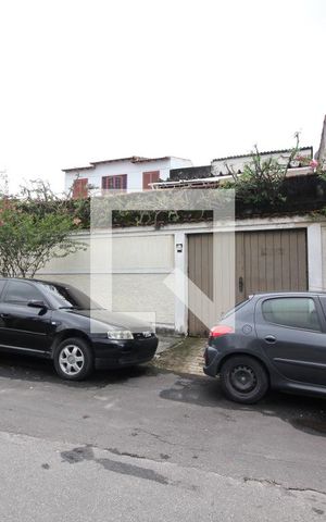Casa de condomínio à venda com 251m², 4 quartos e 2 vagasFachada Fundos