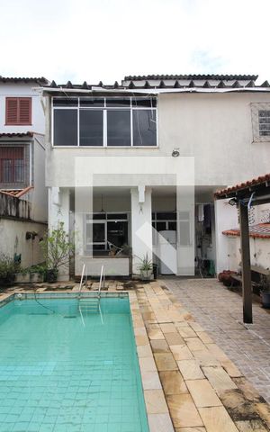 Casa de condomínio à venda com 251m², 4 quartos e 2 vagasPiscina