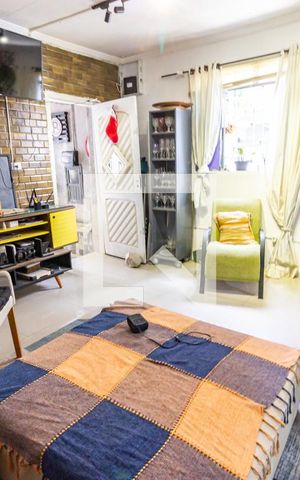 Casa à venda com 120m², 5 quartos e sem vaga Casa à venda com 120m², 5 quartos e sem vagaSala
