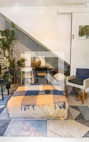 Casa à venda com 120m², 5 quartos e sem vaga Casa à venda com 120m², 5 quartos e sem vagaSala