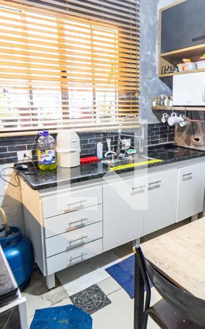 Casa à venda com 120m², 5 quartos e sem vaga Casa à venda com 120m², 5 quartos e sem vagaCozinha