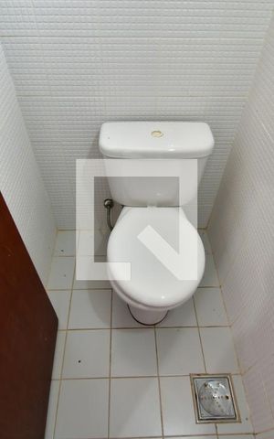 Casa de condomínio à venda com 153m², 3 quartos e 4 vagasBanheiro de serviço