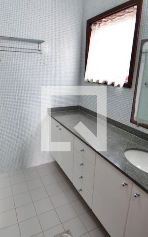 Casa de condomínio à venda com 153m², 3 quartos e 4 vagasBanheiro 1