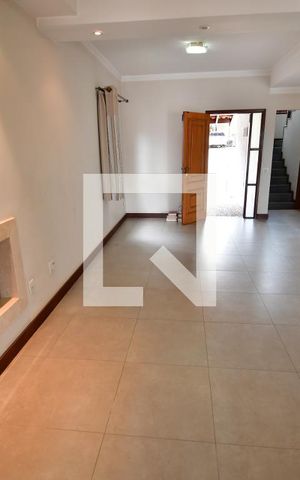 Casa de condomínio à venda com 153m², 3 quartos e 4 vagasSala