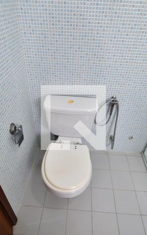 Casa de condomínio à venda com 153m², 3 quartos e 4 vagasBanheiro 1