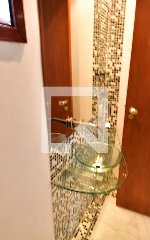 Casa de condomínio à venda com 153m², 3 quartos e 4 vagasLavabo