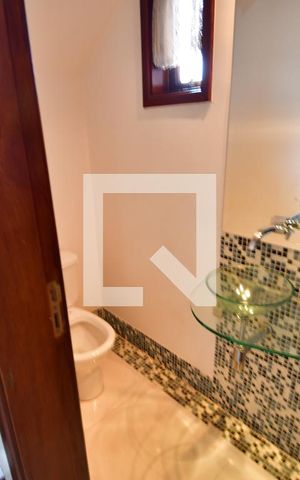 Casa de condomínio à venda com 153m², 3 quartos e 4 vagasLavabo