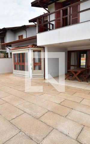Casa de condomínio à venda com 153m², 3 quartos e 4 vagasQuintal