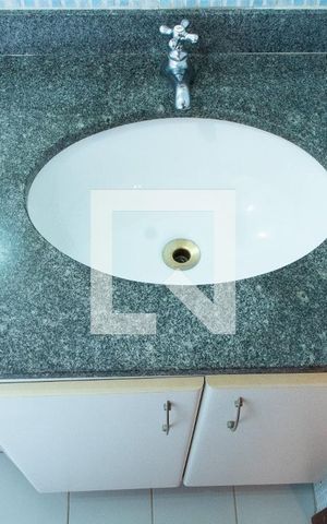 Casa de condomínio à venda com 150m², 4 quartos e 4 vagas Casa de condomínio à venda com 150m², 4 quartos e 4 vagasBANHEIRO SOCIAL PISO SUPERIOR