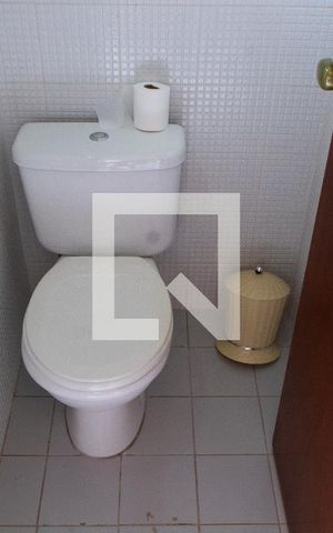 Casa de condomínio à venda com 150m², 4 quartos e 4 vagas Casa de condomínio à venda com 150m², 4 quartos e 4 vagasBANHEIRO DA ÁREA DE SERVIÇO