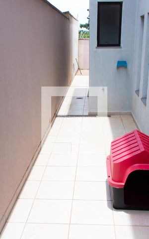 Casa de condomínio à venda com 150m², 4 quartos e 4 vagas Casa de condomínio à venda com 150m², 4 quartos e 4 vagasCORREDOR LATERAL