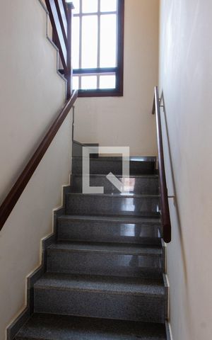 Casa de condomínio à venda com 150m², 4 quartos e 4 vagas Casa de condomínio à venda com 150m², 4 quartos e 4 vagasESCADAS ACESSO
