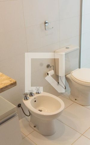 Casa de condomínio à venda com 150m², 4 quartos e 4 vagas Casa de condomínio à venda com 150m², 4 quartos e 4 vagasBANHEIRO DA SUITE TÉRREO
