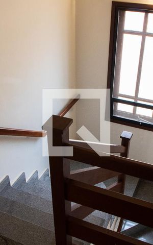 Casa de condomínio à venda com 150m², 4 quartos e 4 vagas Casa de condomínio à venda com 150m², 4 quartos e 4 vagasESCADAS ACESSOS