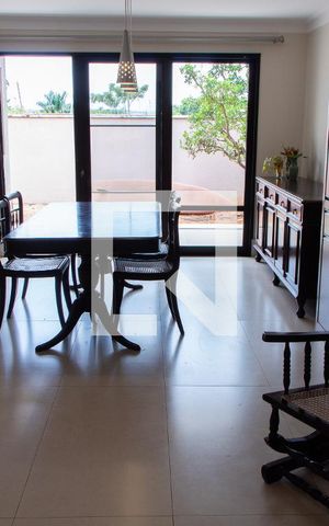 Casa de condomínio à venda com 150m², 4 quartos e 4 vagas Casa de condomínio à venda com 150m², 4 quartos e 4 vagasSALA DE JANTAR