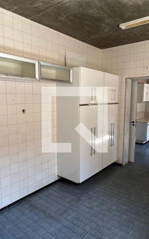 Casa à venda com 450m², 4 quartos e 4 vagas Casa à venda com 450m², 4 quartos e 4 vagasCozinha