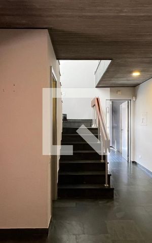 Casa à venda com 450m², 4 quartos e 4 vagas Casa à venda com 450m², 4 quartos e 4 vagasHall
