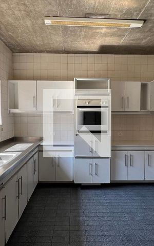 Casa à venda com 450m², 4 quartos e 4 vagas Casa à venda com 450m², 4 quartos e 4 vagasCozinha