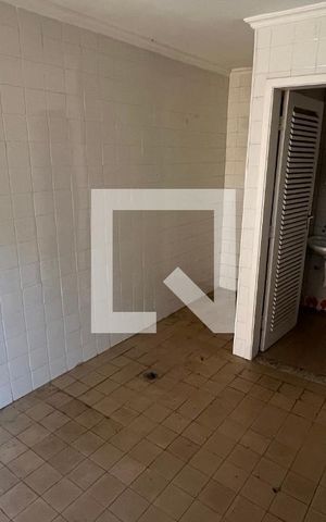Casa à venda com 450m², 4 quartos e 4 vagas Casa à venda com 450m², 4 quartos e 4 vagasÁrea de Serviço