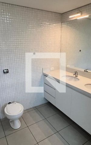 Casa à venda com 450m², 4 quartos e 4 vagas Casa à venda com 450m², 4 quartos e 4 vagasBanheiro da Suíte 2