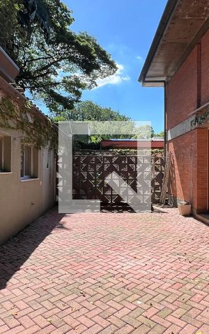 Casa à venda com 450m², 4 quartos e 4 vagas Casa à venda com 450m², 4 quartos e 4 vagasQuintal