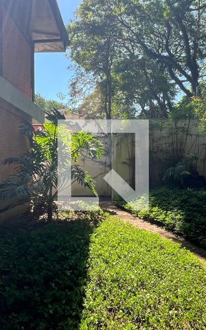 Casa à venda com 450m², 4 quartos e 4 vagas Casa à venda com 450m², 4 quartos e 4 vagasQuintal
