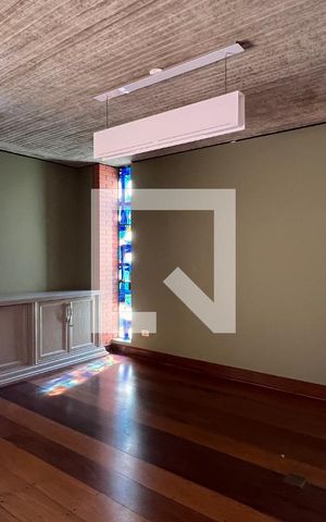 Casa à venda com 450m², 4 quartos e 4 vagas Casa à venda com 450m², 4 quartos e 4 vagasSala