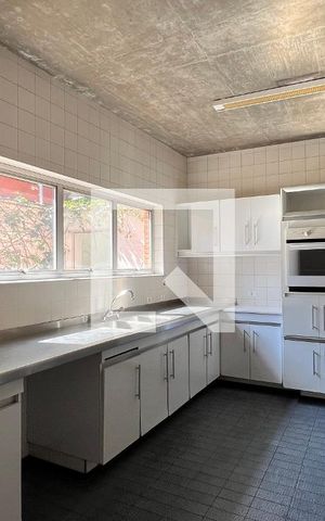 Casa à venda com 450m², 4 quartos e 4 vagas Casa à venda com 450m², 4 quartos e 4 vagasCozinha