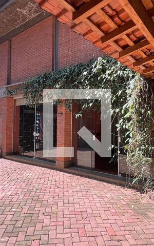 Casa à venda com 450m², 4 quartos e 4 vagas Casa à venda com 450m², 4 quartos e 4 vagasQuintal