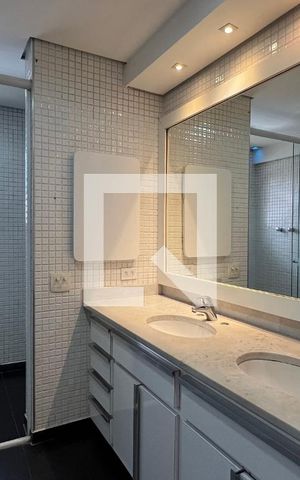 Casa à venda com 450m², 4 quartos e 4 vagas Casa à venda com 450m², 4 quartos e 4 vagasBanheiro da Suíte 1
