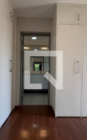 Casa à venda com 450m², 4 quartos e 4 vagas Casa à venda com 450m², 4 quartos e 4 vagasCloset da suíte 2