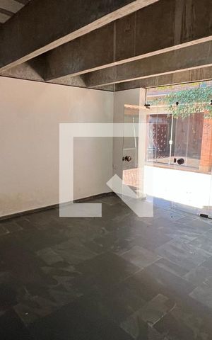 Casa à venda com 450m², 4 quartos e 4 vagas Casa à venda com 450m², 4 quartos e 4 vagasSalão