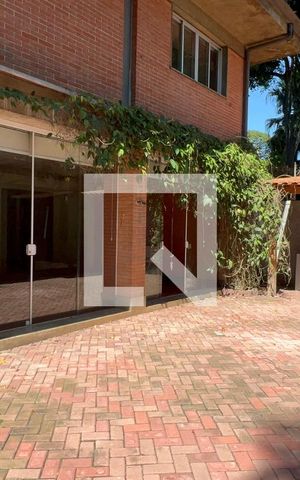 Casa à venda com 450m², 4 quartos e 4 vagas Casa à venda com 450m², 4 quartos e 4 vagasQuintal