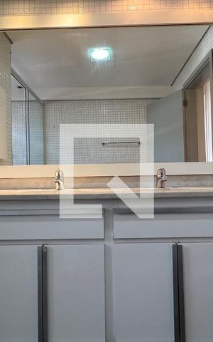 Casa à venda com 450m², 4 quartos e 4 vagas Casa à venda com 450m², 4 quartos e 4 vagasBanheiro da Suíte 1