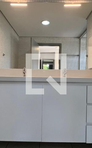 Casa à venda com 450m², 4 quartos e 4 vagas Casa à venda com 450m², 4 quartos e 4 vagasBanheiro da Suíte 2